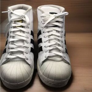 Adidas Men's White and Black Sneakers size 6.5